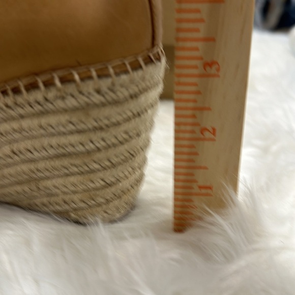 Gentle souls Charli A line tan size 6 1/2 jute wrapped wedge - Picture 2 of 2